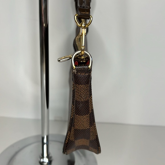 Louis Vuitton Pochette Acessoires Damier Ebene red interior - Picture 6 of 17